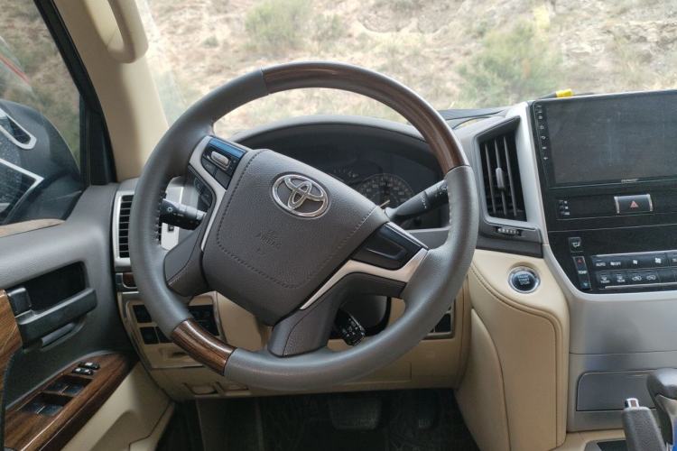 Used Toyota Land Cruiser 2017 4.0L Automatic Parallel Import Steering Wheel