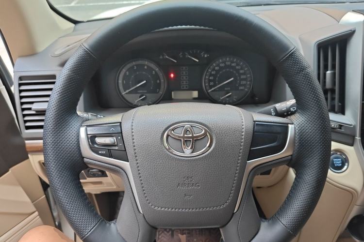 Used Toyota Land Cruiser 2017 4.0L GX 5-Seater U.S. Specification Steering Wheel