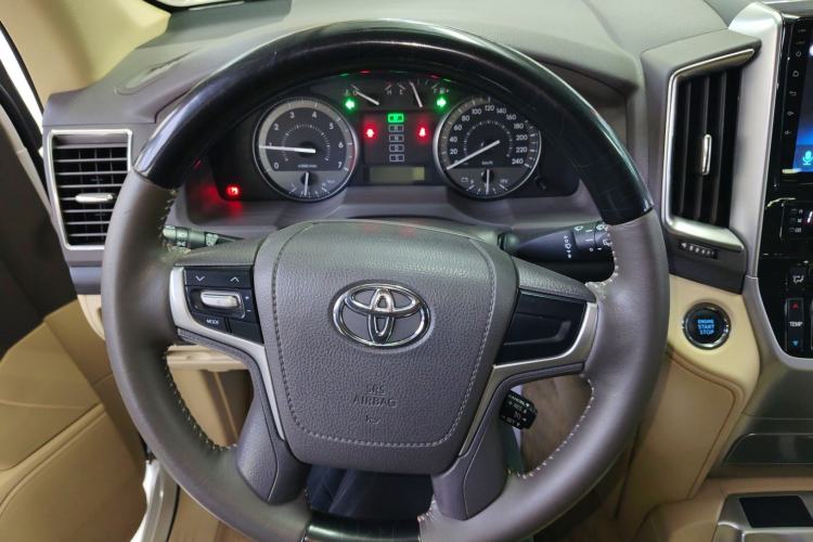 Used Toyota Land Cruiser 2017 4.0 GX-R Aluminum Wheels No Sunroof High-End Version—Middle East Market Steering Wheel