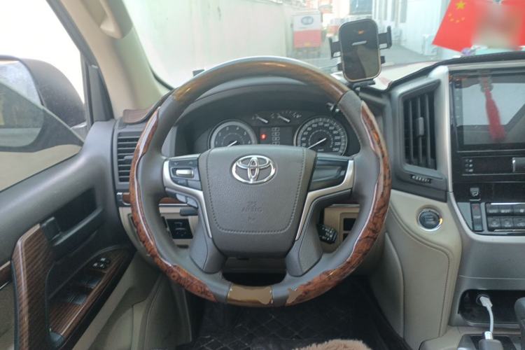 Used Toyota Land Cruiser 2017 4.0L Automatic Parallel Import Steering Wheel
