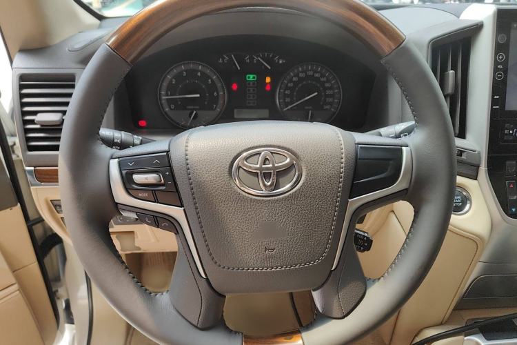 Used Toyota Land Cruiser 2017 4.0L Automatic Parallel Import Steering Wheel