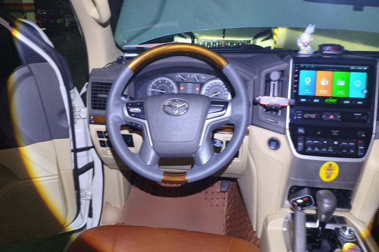 Used Toyota Land Cruiser 2017 4.0L 5-Seater Automatic Transmission Middle East Version Steering Wheel