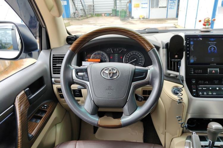 Used Toyota Land Cruiser 2017 4.0L GX 5-Seater U.S. Specification Steering Wheel