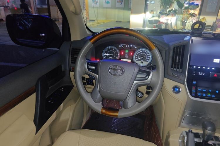 Used Toyota Land Cruiser 2017 4.0L GX-R Sunroof – Middle East Steering Wheel