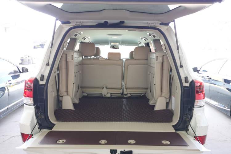Used Toyota Land Cruiser 2017 4.0 GX-R Dual Fuel Dual Differential – Middle East Trunk