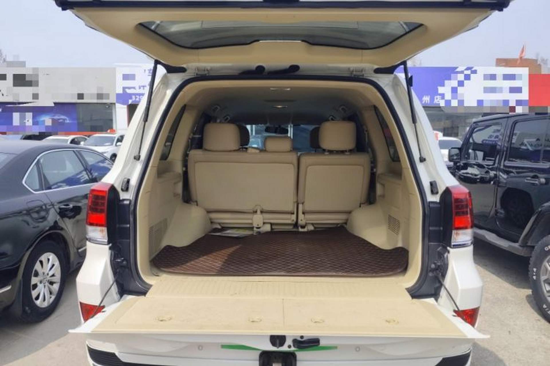 Used Toyota Land Cruiser 2017 4.0L Automatic Parallel Import Trunk