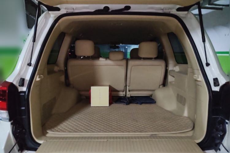 Used Toyota Land Cruiser 2017 4.0L Automatic Parallel Import Trunk