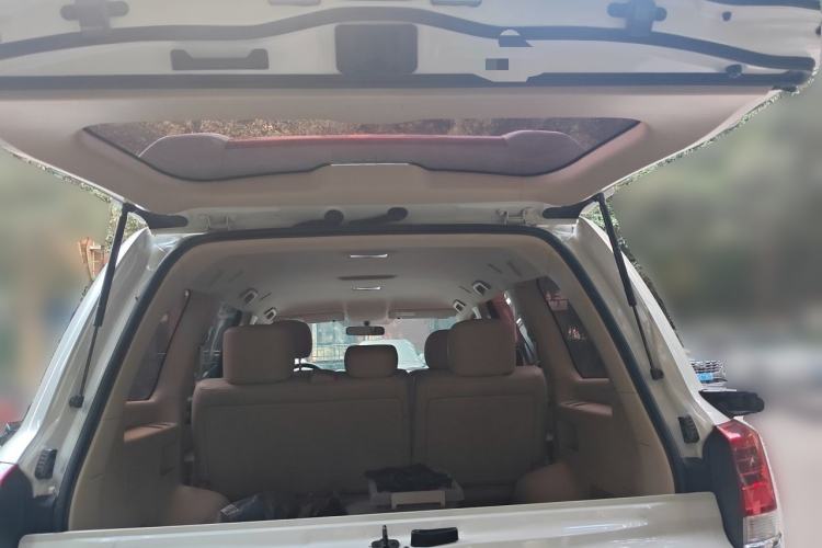 Used Toyota Land Cruiser 2017 4.0L GX 5-Seater U.S. Specification Trunk