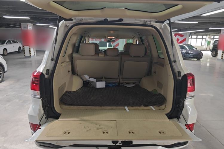 Used Toyota Land Cruiser 2017 4.0L Automatic Parallel Import Trunk