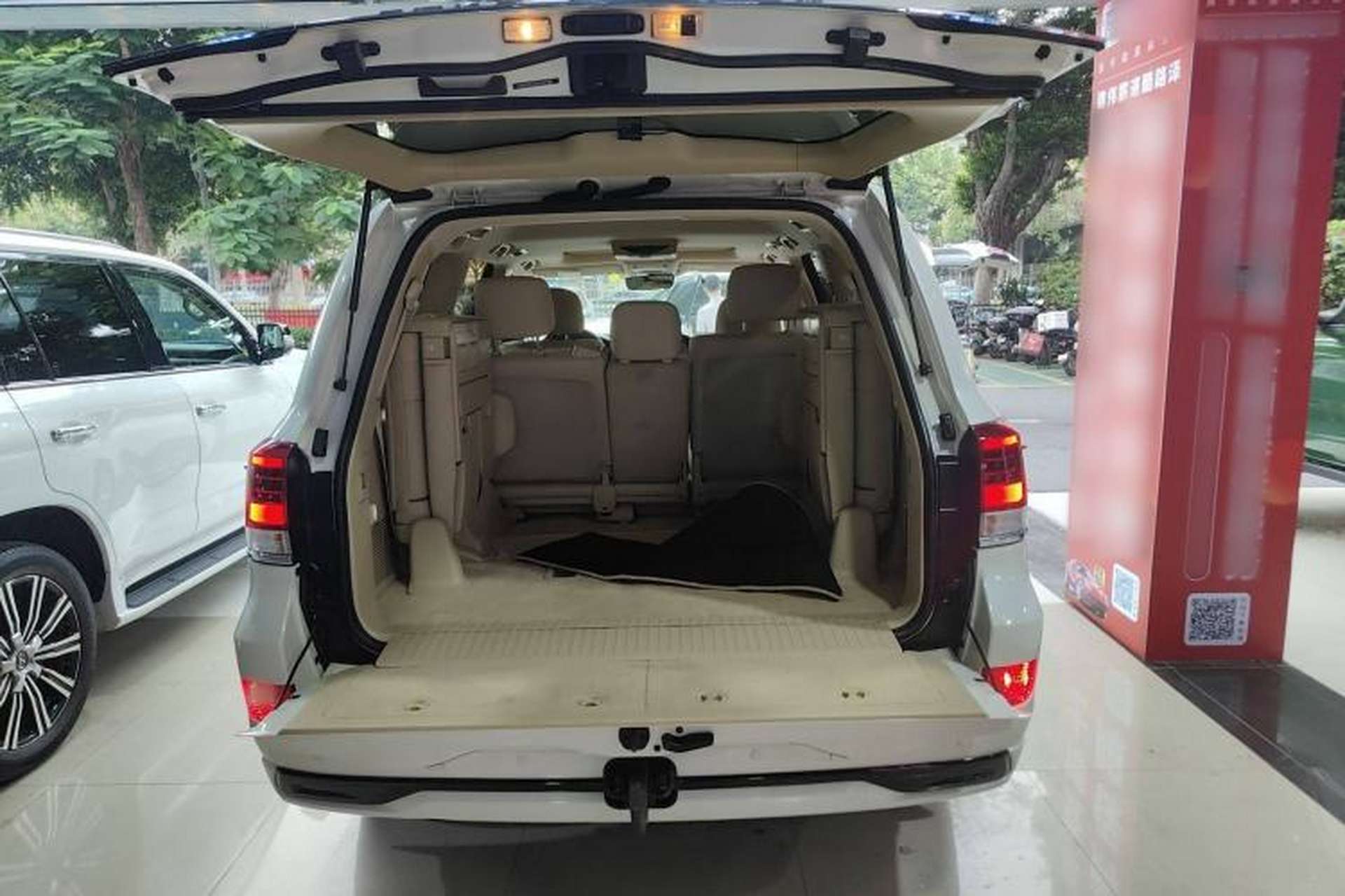Used Toyota Land Cruiser 2017 4.0L Automatic Parallel Import Trunk