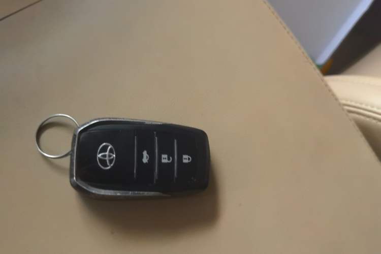 Used Toyota Land Cruiser 2017 4.0L Automatic Parallel Import Vehicle Key