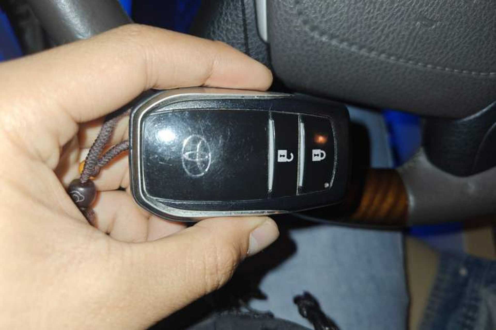 Used Toyota Land Cruiser 2017 4.0L 5-Seater Automatic Transmission Middle East Version Vehicle Key