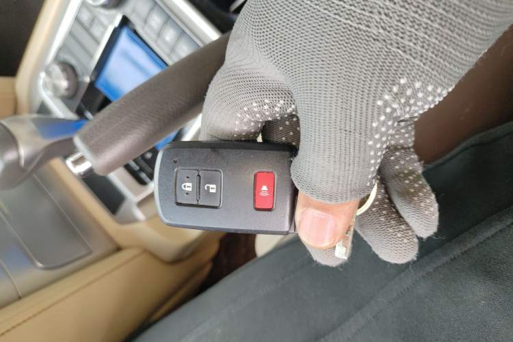 Used Toyota Land Cruiser 2017 4.0L Automatic Parallel Import Vehicle Key