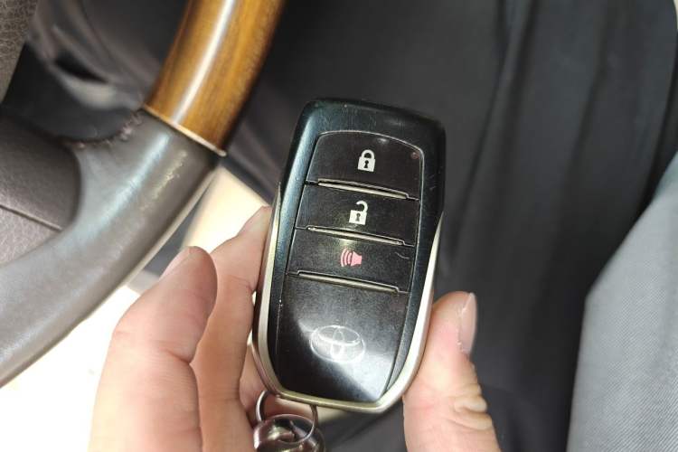Used Toyota Land Cruiser 2017 4.0L Automatic Parallel Import Vehicle Key