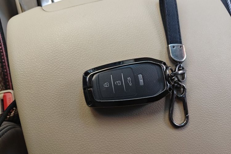Used Toyota Land Cruiser 2017 4.0L GX 5-Seater U.S. Specification Vehicle Key