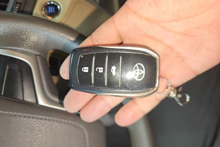 Used Toyota Land Cruiser 2017 4.0L Automatic Parallel Import Vehicle Key