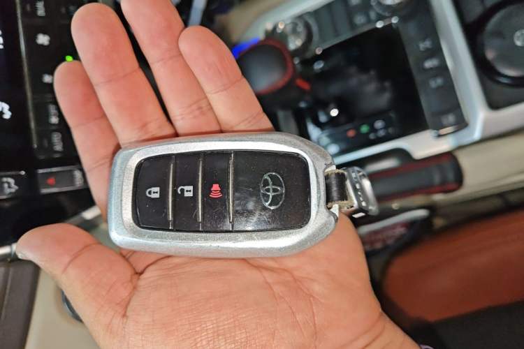 Used Toyota Land Cruiser 2017 4.0L Automatic Parallel Import Vehicle Key