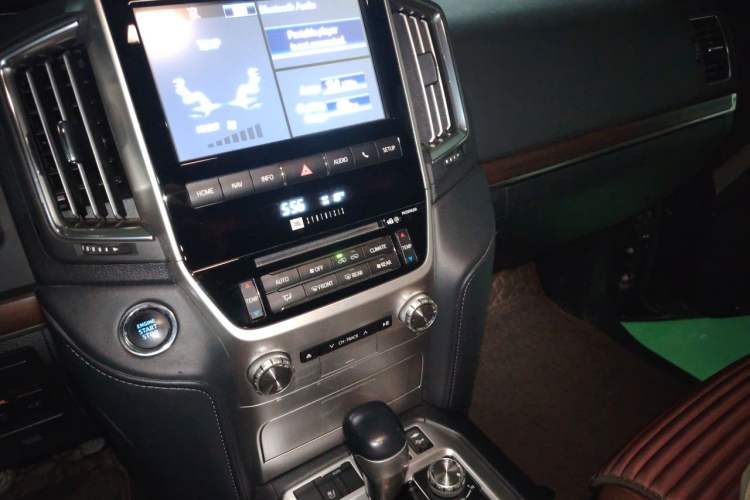 Used Toyota Land Cruiser 2018 5.7L VX-S 7-Seater Middle East Version Audio And AC Panel