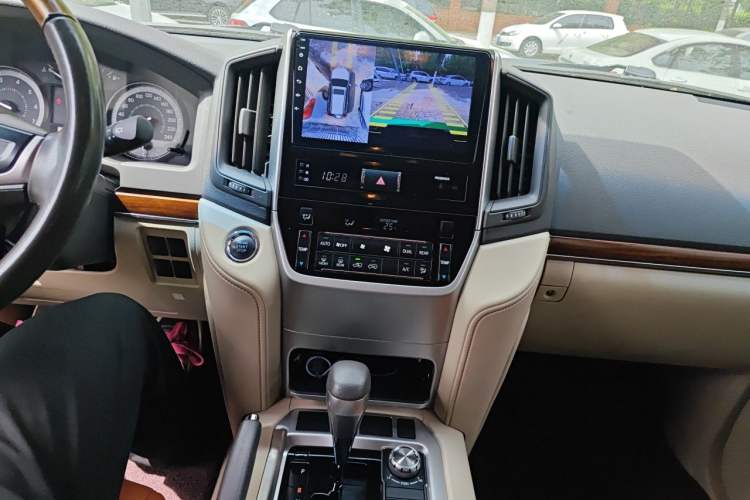 Used Toyota Land Cruiser 2018 4.0 Iron-Wheel Refrigerator Basic Version with No Electric Base Middle East Market Audio And AC Panel