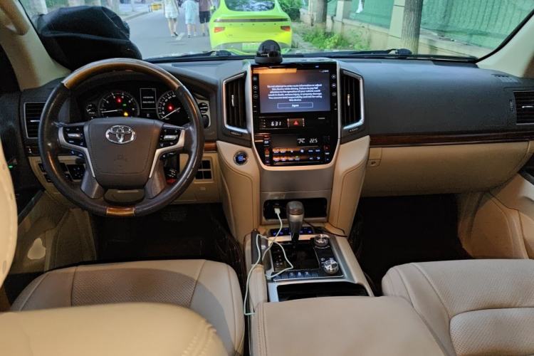 Used Toyota Land Cruiser  Center Console