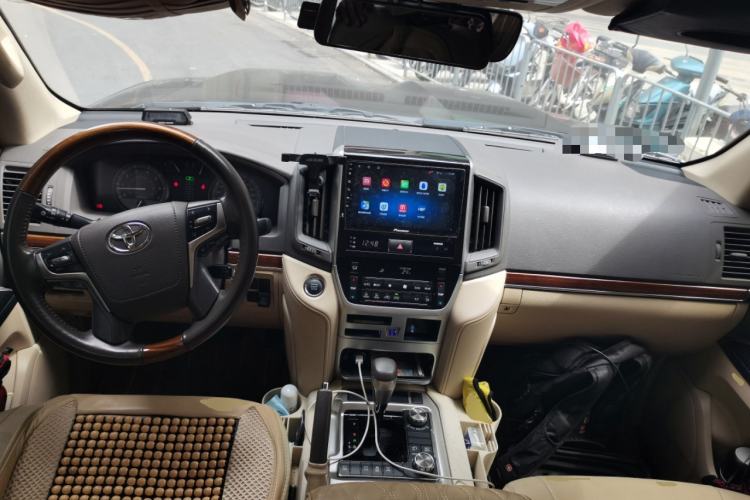 Used Toyota Land Cruiser  Center Console