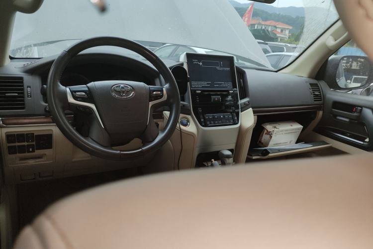 Used Toyota Land Cruiser 2018 4.0L Automatic 7-Seater U.S. Specification Center Console