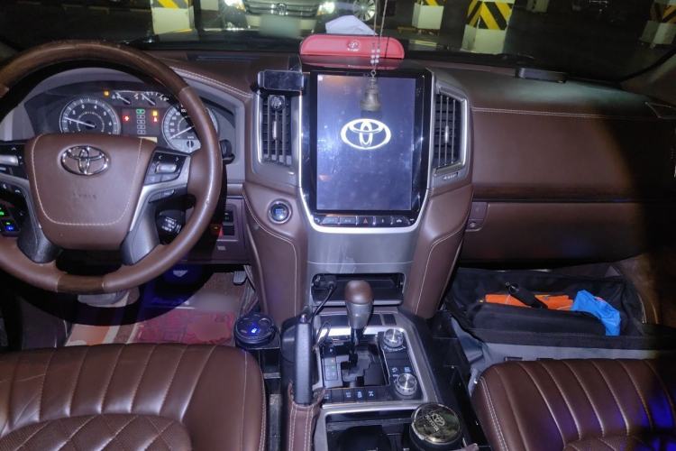 Used Toyota Land Cruiser  Center Console