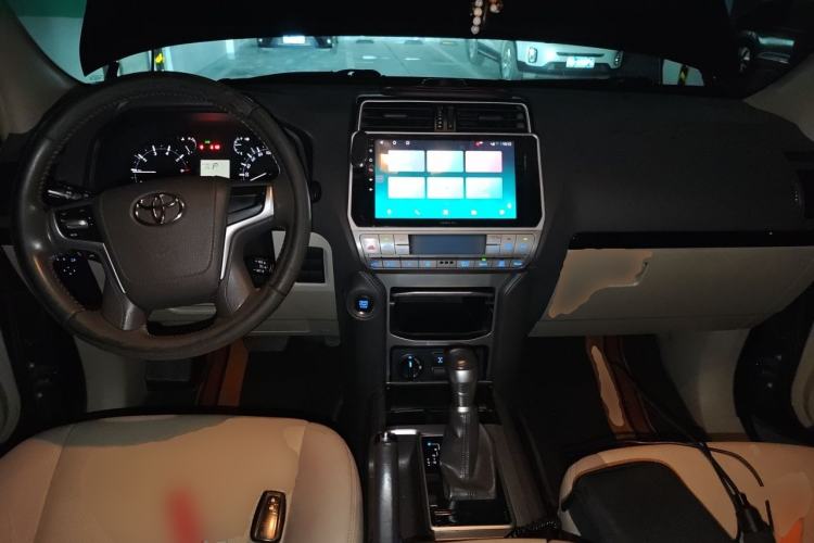 Used Toyota Land Cruiser 2018 4.0L Automatic 7-Seater U.S. Specification Center Console
