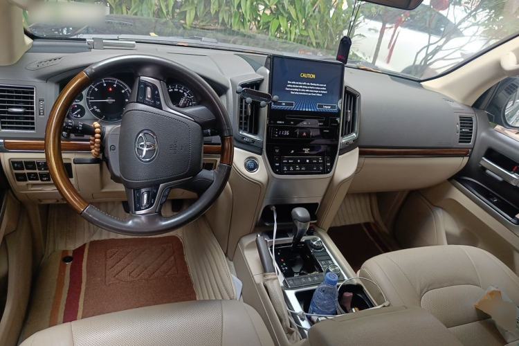 Used Toyota Land Cruiser  Center Console