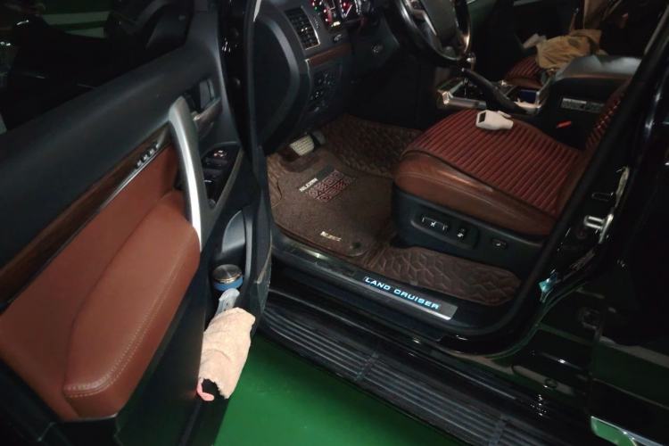 Used Toyota Land Cruiser 2018 5.7L VX-S 7-Seater Middle East Version Driver Seat