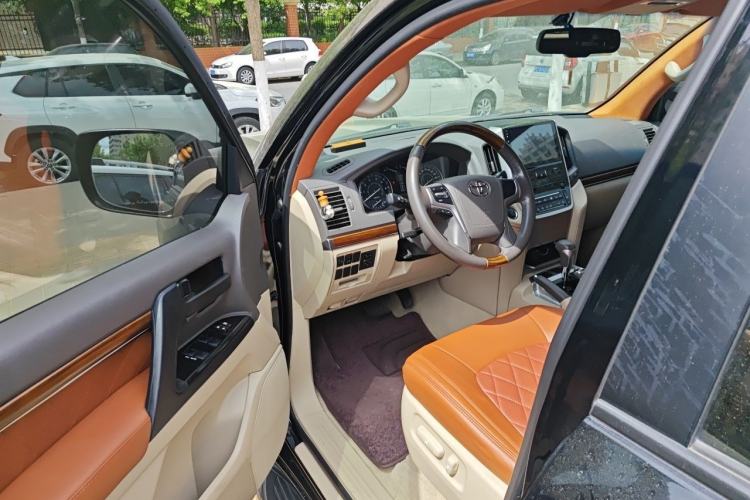 Used Toyota Land Cruiser 2018 4.0 Iron-Wheel Refrigerator Basic Version with No Electric Base Middle East Market Driver Seat