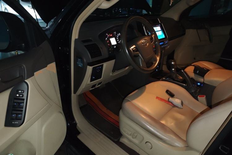 Used Toyota Land Cruiser 2018 4.0L Automatic 7-Seater U.S. Specification Driver Seat