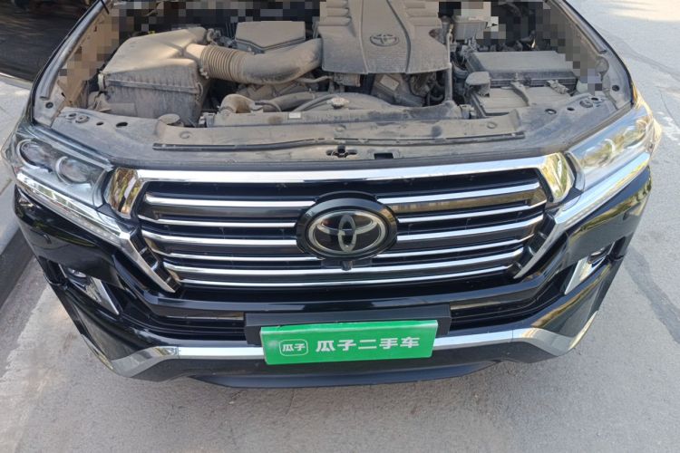 Used Toyota Land Cruiser  Engine Bay