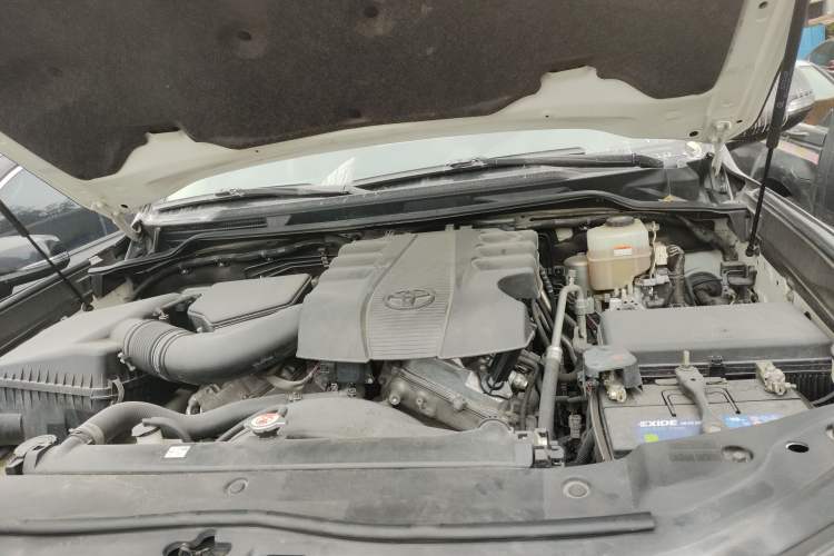 Used Toyota Land Cruiser 2018 4.0L Automatic 7-Seater U.S. Specification Engine Bay