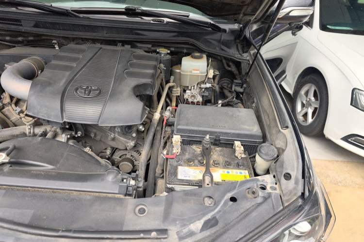 Used Toyota Land Cruiser  Engine Bay Left