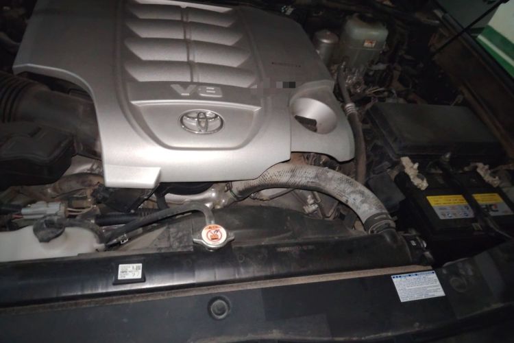 Used Toyota Land Cruiser 2018 5.7L VX-S 7-Seater Middle East Version Engine Bay Left