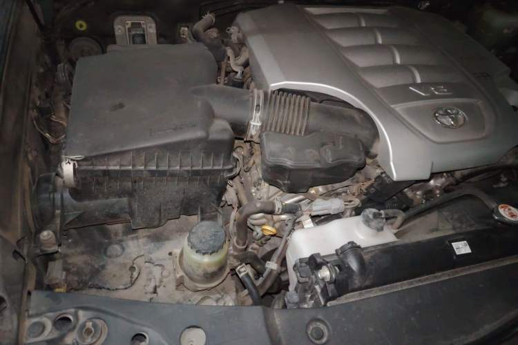 Used Toyota Land Cruiser 2018 5.7L VX-S 7-Seater Middle East Version Engine Bay Right