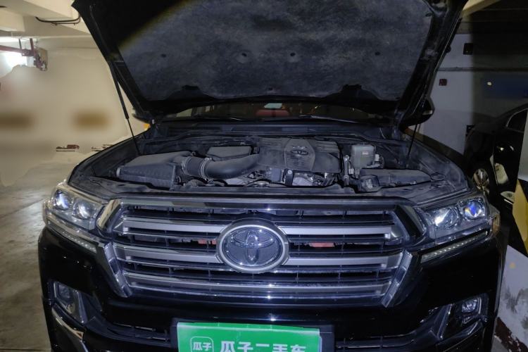 Used Toyota Land Cruiser  Engine Bay