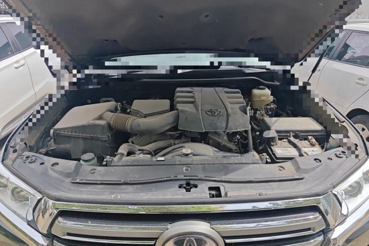 Used Toyota Land Cruiser 2018 4.0 Iron-Wheel Refrigerator Basic Version with No Electric Base Middle East Market Engine Bay