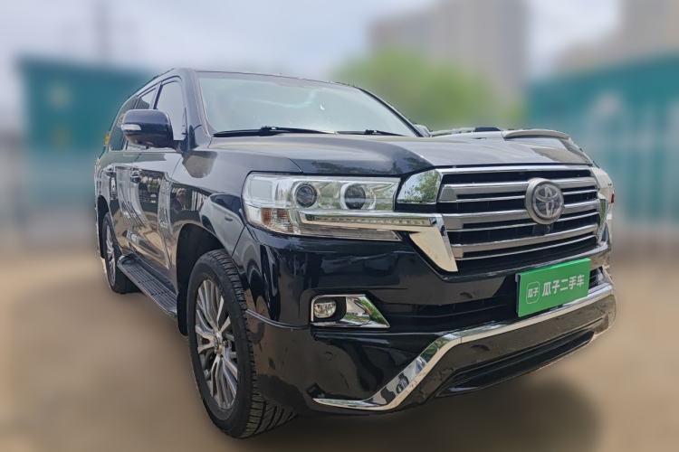 Used Toyota Land Cruiser 2018 4.0 Iron-Wheel Refrigerator Basic Version with No Electric Base Middle East Market Front Right 45 Deg