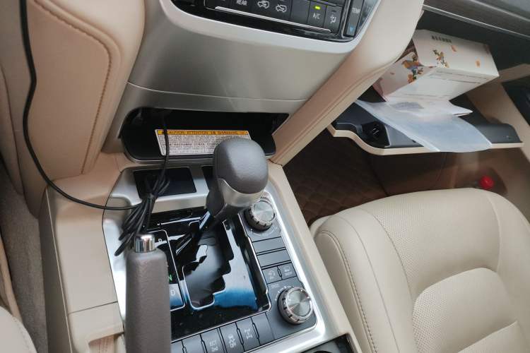 Used Toyota Land Cruiser 2018 4.0L Automatic 7-Seater U.S. Specification Gear Lever