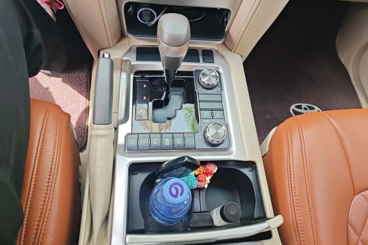 Used Toyota Land Cruiser 2018 4.0 Iron-Wheel Refrigerator Basic Version with No Electric Base Middle East Market Gear Lever