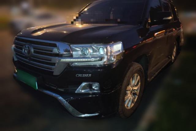 Toyota Land Cruiser Toyota Land Cruiser 2018, Land Cruiser 4.0L automatic (parallel import), 7-seater, gasoline-powered. مستعملة