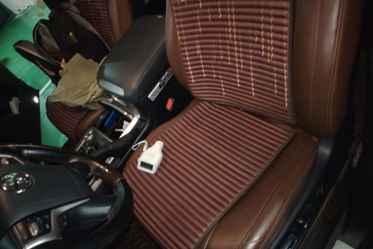 Used Toyota Land Cruiser 2018 5.7L VX-S 7-Seater Middle East Version Left Front Seat