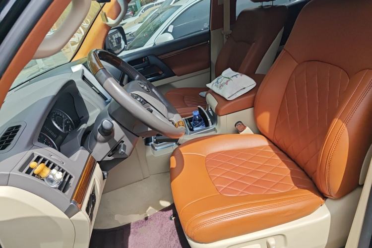Used Toyota Land Cruiser 2018 4.0 Iron-Wheel Refrigerator Basic Version with No Electric Base Middle East Market Left Front Seat