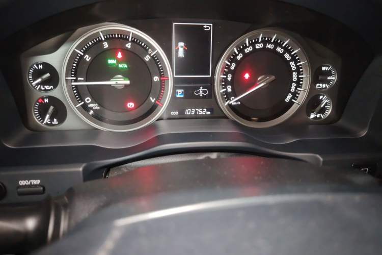 Used Toyota Land Cruiser 2018 5.7L VX-S 7-Seater Middle East Version Odometer Close Up
