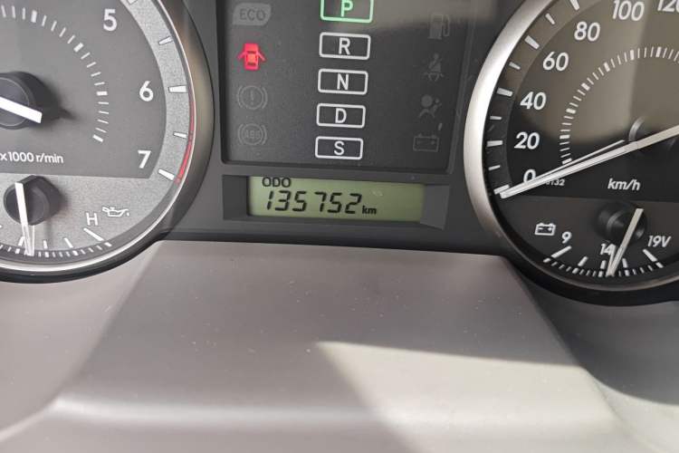 Used Toyota Land Cruiser 2018 4.0 Iron-Wheel Refrigerator Basic Version with No Electric Base Middle East Market Odometer Close Up