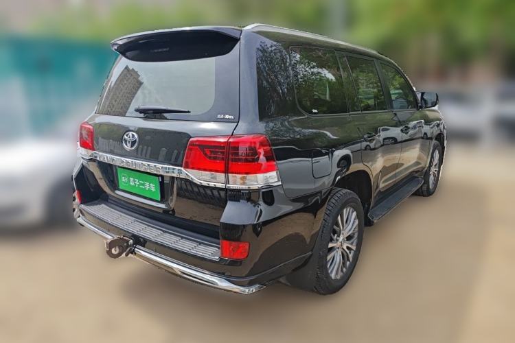 Used Toyota Land Cruiser 2018 4.0 Iron-Wheel Refrigerator Basic Version with No Electric Base Middle East Market Rear Right 45 Deg