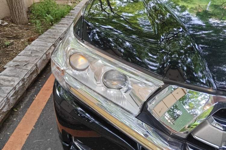 Used Toyota Land Cruiser  Right Front Headlight