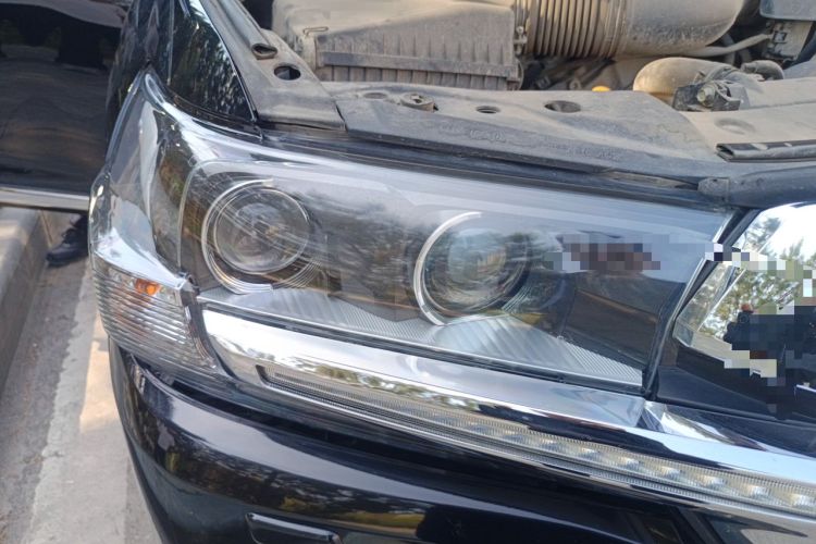 Used Toyota Land Cruiser  Right Front Headlight